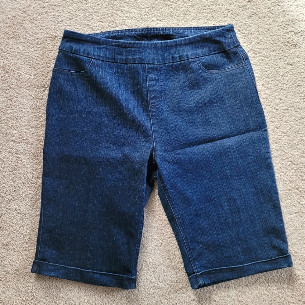 Soft Surroundings size M Bermuda length stretch jean shorts.
